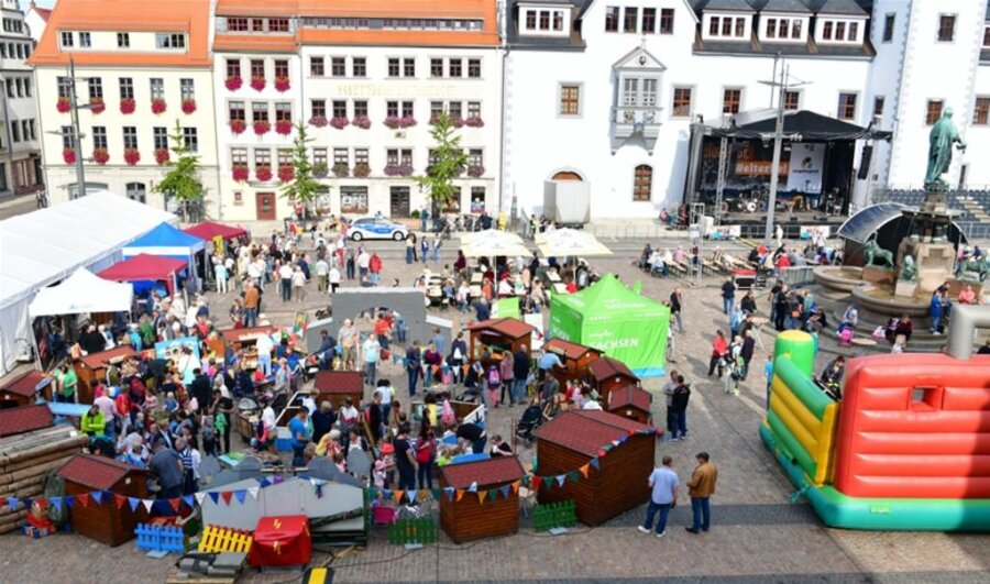 <p>Blick auf den Obermarkt, wo die Feierlichkeiten starteten.</p>
