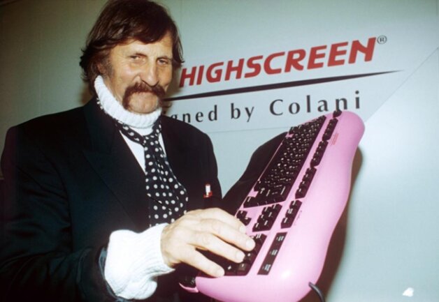 <p>1993: Colani stellt auf der Messe in Hannover seine neue, abgerundete Tastatur vor.</p>
