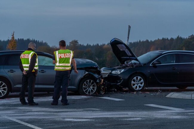 <p>Auch ein Opel nahm bei dem Unfall Schaden.</p>
