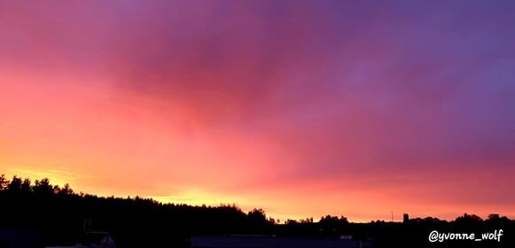 <p>Yvonne Wolf schickte ein Bild vom Himmel über Heinsdorfergrund.</p>
