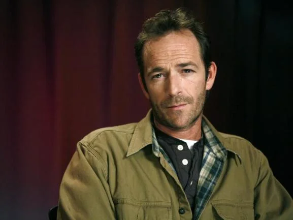 <p>Als Herzensbrecher Dylan McKay in der 90er-Jahre-Serie «Beverly Hills, 90210» wurde Luke Perry weltbekannt. Heutige und frühere Kollegen sind geschockt über seinen frühen Tod. Er starb am 4. März.</p>
