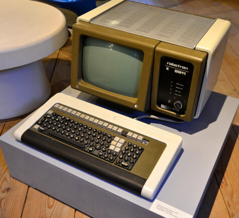 <p>So sahen Computer in&nbsp; der DDR aus. Der VEB Kombinat Robotron war der größte Computerhersteller der DDR.</p>
