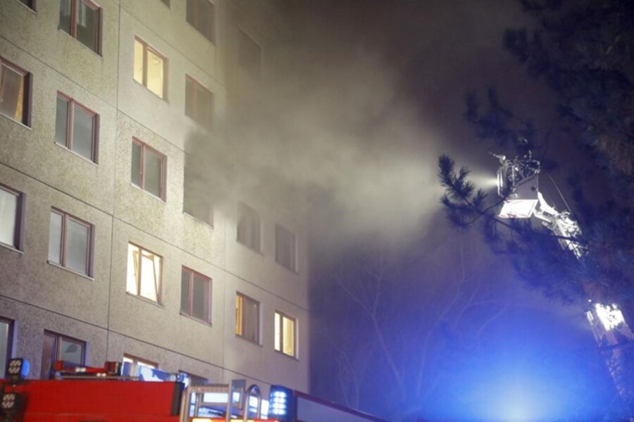 <p>Das Feuer war gegen 18 Uhr im dritten Geschoss ausgebrochen.</p>
