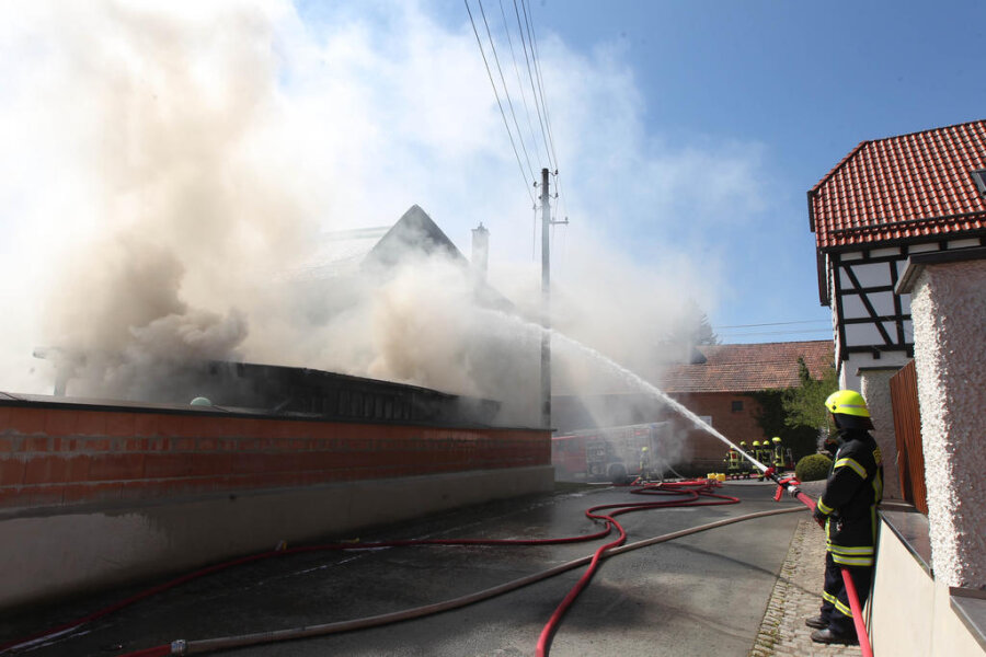 <p>Erheblicher Sachschaden ist am Mittwochmittag bei einem Großbrand im Plauener Ortsteil Straßberg entstanden.</p>
