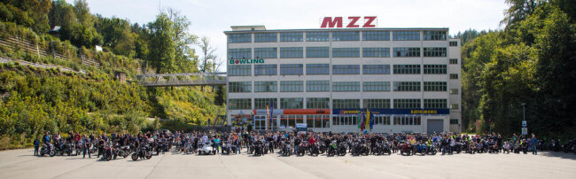 <p>Zahlreiche Motorrad-Begeisterte trafen sich zu einer Ausfahrt zum alten MZ-Werk in Zschopau.&nbsp;</p>
