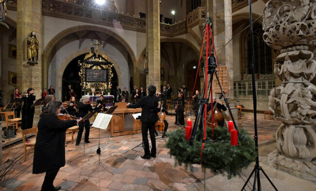 <p>Zeitweilig über 1000 Menschen schauten sich das Konzert am Samstagabend allein auf YouTube an.</p>
