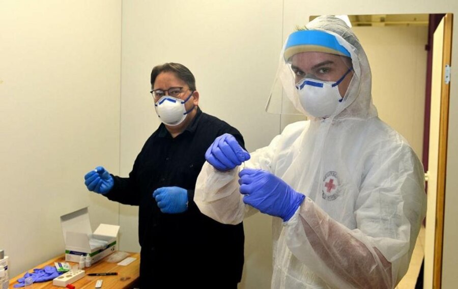 <p>Kevin Illig (r.), hier mit Lars Harthun, der das Impfzentrum im Simmelcenter in Mittweida ab Januar leiten wird.</p>
