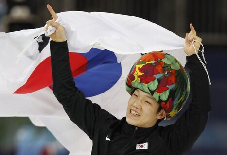 Mo Tae-Bum aus S&uuml;dkorea gewann den 500-Meter-Sprint auf dem Eis.