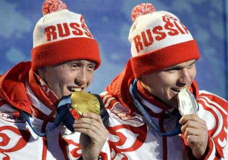 Der Russe Nikita Kriukov (l.) holte Gold im Langlauf-Sprint