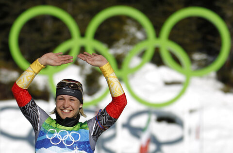 Magdalena Neuner holt ihr zweites Olympia-Gold im Massenstart der Frauen &uuml;ber 12,5 Kilometer. 