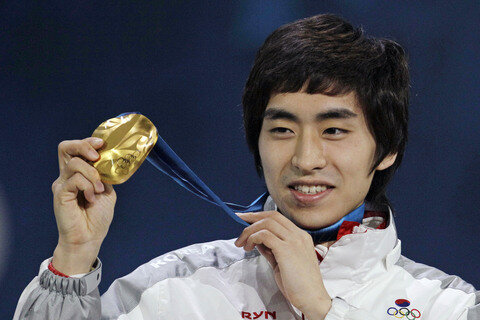 Seung-Hoon Lee aus S&uuml;dkorea holte Gold &uuml;ber 10.000 Meter im Eisschnelllauf.
