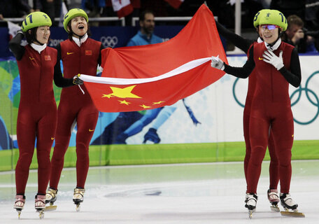 &Uuml;ber 3000 Meter im Shorttrack-Staffelrennen gewann China.