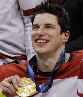 Sidney Crosby mit der Goldmedaille im Eishockey. Kanada besiegte die USA.