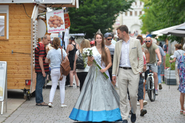 <p>Auch die Silberstadtkönigin ist unterwegs.</p>
