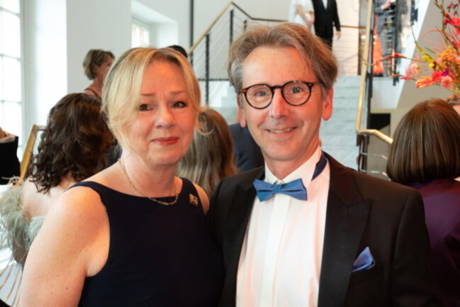 <p>Dagmar Ruscheinsky zusammen mit Ulf Dahl beim Chemnitzer Opernball.</p>
