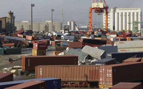<p>
	Im Hafen von Sendai wurden Container wie Bausteine umgeworfen.</p>
