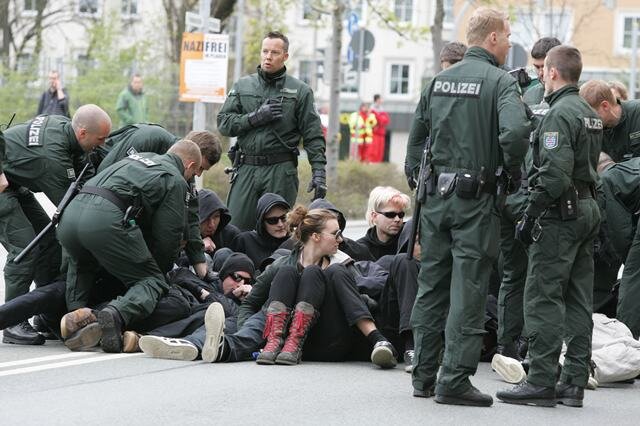 <p>
	Die Polizei war nach Angaben der Direktion Südwestsachsen mit 580 Beamten im Einsatz.</p>
