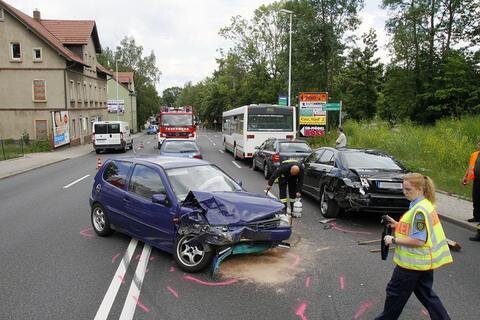 <p>
	Ein betrunkener Autofahrer hat am Dienstag im Chemnitzer Stadtteil Borna-Heinersdorf einen Verkehrsunfall mit vier Verletzten verursacht.</p>

