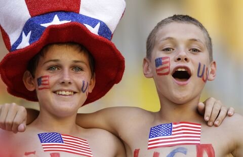 <p>
	Da geht der Hut hoch: Fans der US-Mannschaft.</p>
