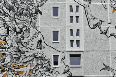 Mit einem Bestand von 25.000 Wohnungen ist die GGG der größte Vermieter der Stadt. Bis zuletzt investierte das kommunale Wohnungsunternehmen Jahr für Jahr Millionenbeträge in Modernisierung und Aufwertung. Hier ein großes Wandbild des Künstlers Marian Kretschmer in Markersdorf. 