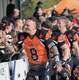 Angeführt von Tobias Seidel (8) feierten die Vogtland Rebels mit ihren Fans den ersten Sieg der neuen Saison. 