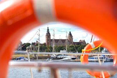 Blick auf die Oder und die Hakenterrasse in Stettin.