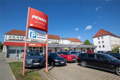 Das Gebäude des Penny-Marktes an der Leibnizstraße in Plauen ist in die Jahre gekommen. Der Betreiber des Discountmarktes hat den Mietvertrag zum Ende des Jahres gekündigt.