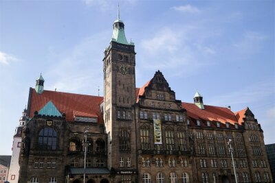 Im Rathaus von Chemnitz bereiteten die Finanzen der Stadt zuletzt große Sorgen. Nun stellt sich die Lage vorläufig nicht mehr ganz so angespannt dar.