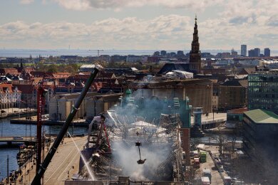 Die schwer beschädigte alte Börse im Zentrum von Kopenhagen.