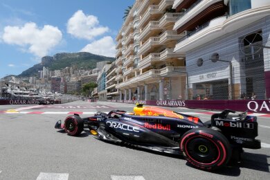 Der mexikanische Red-Bull-Pilot Sergio Perez muss in Monaco aufgeben.