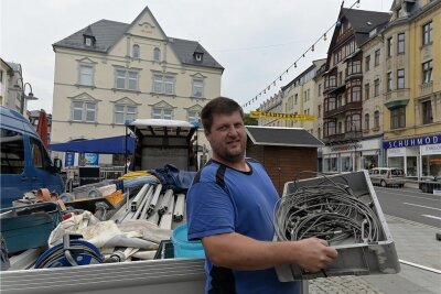 Auf dem Altmarkt sorgte Marco Hohenhausen vom gleichnamigen Veranstaltungsservice für die nötigen elektrischen Installationen. Foto: Ralf Wendland