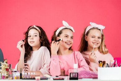 Immer mehr junge Mädchen schminken sich mit teuren Produkten.