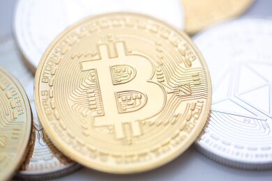 Der Bitcoin hat erneut an Wert verloren - in seinem Schatten gab auh die zweitgrößte Kryptowährung Ether nach.