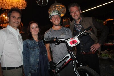 Agenturleiter Sven Hertwig, Projektmanagerin Uta Ulbricht, Biker Simon Staufer und Hotelier Sepp Schwaiger (von links)