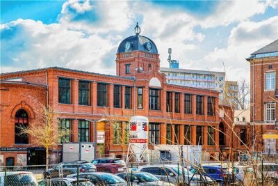 Das frühere Kontorgebäude der Baumwollspinnerei wird seit 2018 zum Rathaus der Stadt Flöha umgebaut. Am Sonnabend werden Baustellenführungen angeboten. 