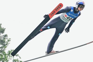 Andreas Wellinger springt seit diesem Sommer mit einem neuen Ski. Produziert wird er in Stuhlfelden in Österreich.