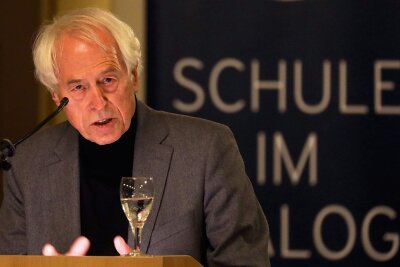 Kam in sechs Stunden im Zug von Wiesbaden nach Zwickau, um mit Schülern über Politik zu diskutieren: der Politikprofessor Jürgen W. Falter. 