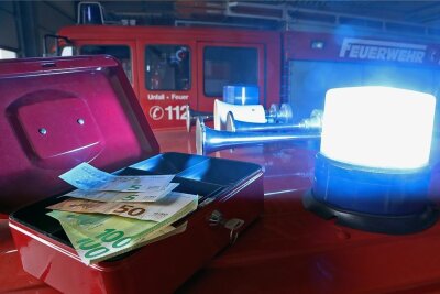 1,28 Euro pro Minute für eine Drehleiter - Wenn Zwickauer für Feuerwehreinsätze zahlen müssen - Die Kosten für den Personal- und Technikeinsatz der Feuerwehren können in Rechnung gestellt werden. 