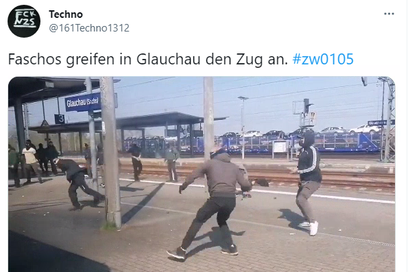 Am Bahnhof Glauchau warfen Anhänger des III. Weges Steine auf einen Zug, in dem Gegendemonstranten unterwegs nach Zwickau waren. 