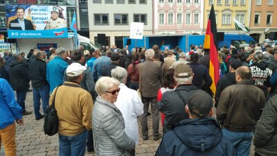 1. Mai - So lief der große Demo-Tag in der Region - Die Kundgebung der AfD auf dem Marktplatz.