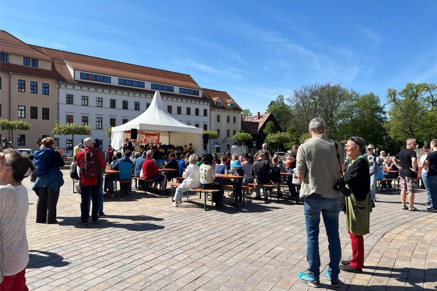 1. Mai: Warum Gewerkschafter in Freiberg für Tarifverträge kämpfen - Zum Tag der Arbeit am 1. Mai haben mehrere Gewerkschaften auf dem Freiberger Schlossplatz informiert.