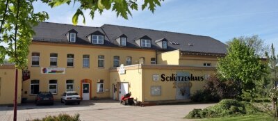 1 Million Euro: Stadt Hohenstein-Ernstthal saniert Schützenhaus - Von außen lassen sich die vielen Mängel kaum erkennen.