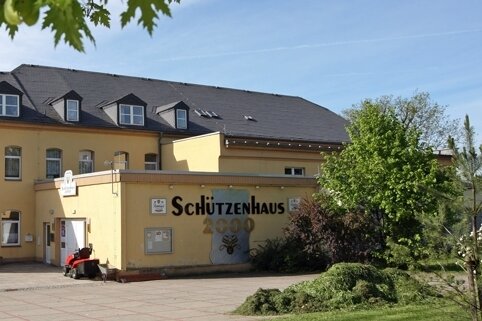 1 Million Euro: Stadt Hohenstein-Ernstthal saniert Schützenhaus - Von außen lassen sich die vielen Mängel kaum erkennen.