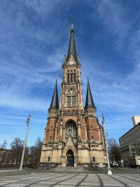 10 Sehenswürdigkeiten in Chemnitz - die man unbedingt sehen sollte und das kostenlos - Sehenswürdigkeit in Chemnitz: Die Petrikirche auf dem Theaterplatz 