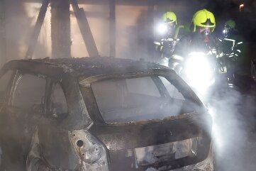 100.000 Euro Schaden nach Brand - Keine Verletzten, aber hohen Sachschaden hatte der Brand in Adelsberg zur Folge. 