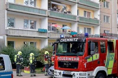 100.000 Euro Schaden nach Kellerbrand in Chemnitz-Markersdorf - Im Wohnblock Am Harthwald 26 in Chemnitz hat es am Montagabend gebrannt. 