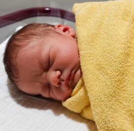 100. Baby 2022 im DRK-Krankenhaus - Ragnar Einenkel ist 100. Baby, das in diesem Jahr im DRK-Krankenhaus Chemnitz-Rabenstein geboren wurde Es wog 4100 Gramm. 