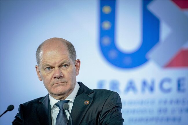 100 Tage im Amt - Olaf Scholz als Krisenkanzler - SPD-Kanzler Olaf Scholz hat sich diese Krise nicht herbeigesehnt. Zugleich aber hat sie sein Rollenprofil geschärft - weg vom Moderator eines starren Koalitionsvertrags hin zum eigenständig handelnden Regierungschef.
