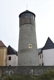100 Tage neuer Schlossturm in Oelsnitz: Wie läuft's? - Seit Mitte Mai steht der sanierte, erhöhte Bergfried von Schloss Voigtsberg in Oelsnitz Besuchern offen. 2000 kamen seither. 