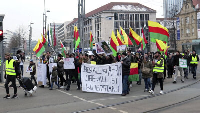 100 Teilnehmende auf Kurden-Demo in Chemnitz - Die Demonstranten richteten einen Friedens-Appell an die Welt.